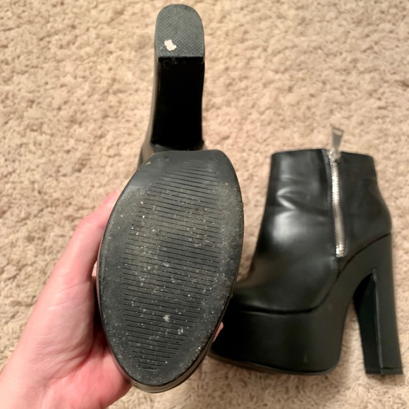 🖤⛓Faux Black SideZip Platform Bootie ⛓🖤 - Picture 5 of 5